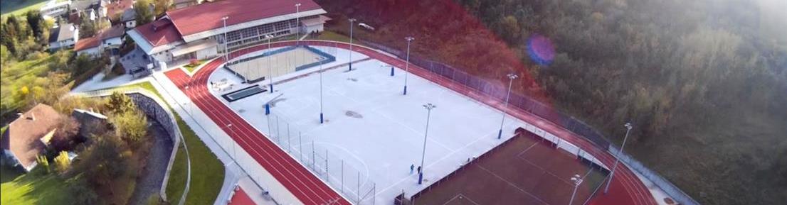 Bau einer Mehrzweckhalle und Sportplatz