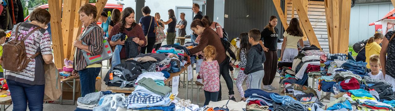 Selška izmenjevalnica oblačil, knjig in igrač